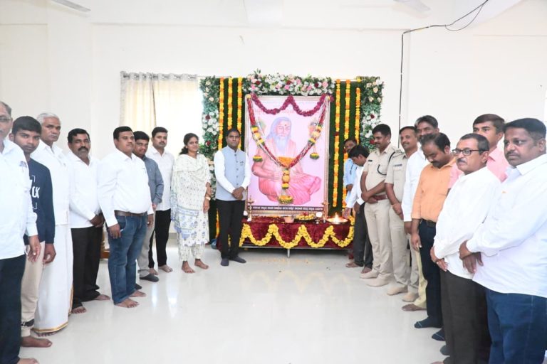 ಜಗತ್ತಿಗೆ ಮಾನವೀಯತೆಯ ದಾರಿ ತೋರಿದವರು ವಾಲ್ಮೀಕಿ ಮಹರ್ಷಿಗಳು