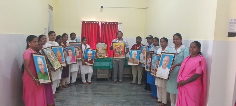 ವಾಲ್ಮೀಕಿ ಜಯಂತಿ; ಸ್ವಾತಂತ್ರ್ಯ ಹೋರಾಟಗಾರರು, ವಚನಕಾರರ ಭಾವಚಿತ್ರ ಕೊಡುಗೆ