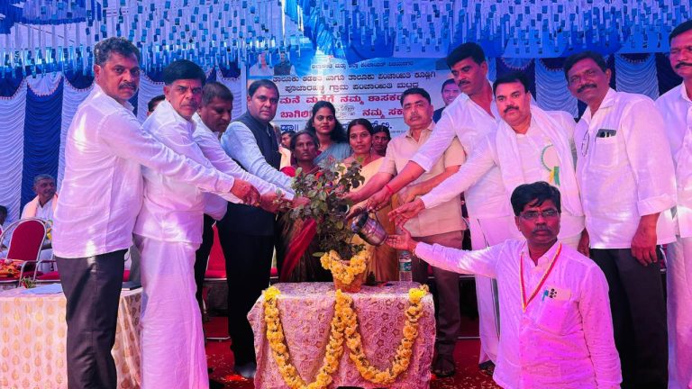 ಕ್ಷೇತ್ರದ ಜನರು ಶಿಕ್ಷಣದಿಂದ ವಂಚಿತರಾಗಬಾರದು