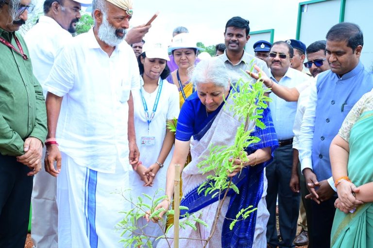 ಪ್ರಕೃತಿ ಸಂರಕ್ಷಣೆಗೆ ಪ್ರತಿಯೊಬ್ಬರು ಒಂದು ಗಿಡ ನೆಡಿ